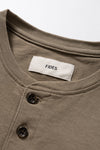 DERABE HENLEY NECK S/S